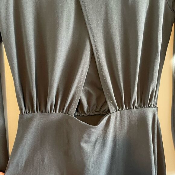 Susana Monaco Long Sleeve Mini Dress Cut-Out Back || SZ M || Charcoal Gray - Picture 5 of 9